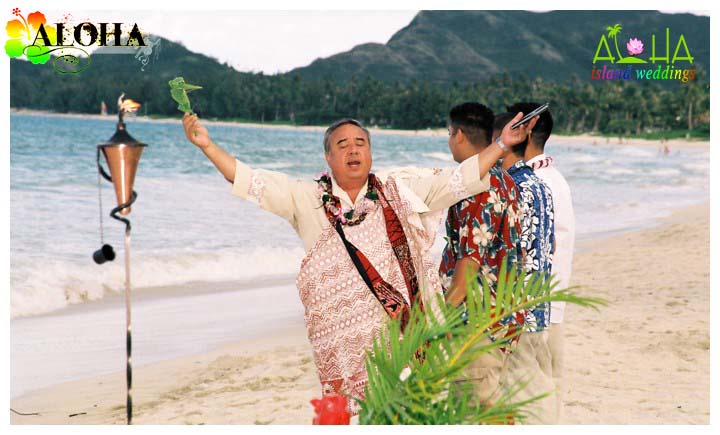 Hands to the sky in a Hawaiian prayer for the wedding couple
